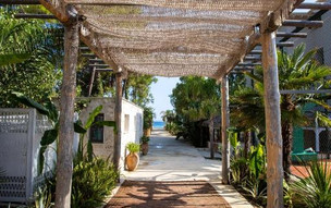 Mako Sea & Suites