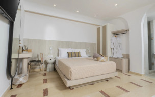 Suite with private pool