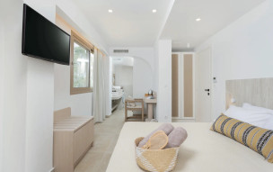 NUSA suites & villas