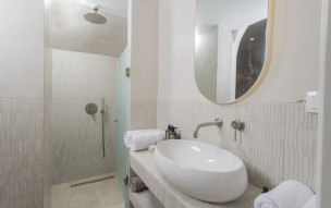 NUSA suites & villas