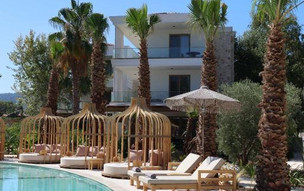 NUSA suites & villas