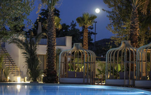 NUSA suites & villas