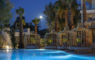 NUSA suites & villas