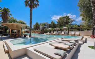 NUSA suites & villas