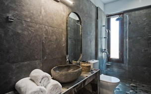 Ypsilos Suites