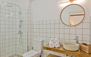 Ypsilos Suites