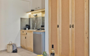 Ypsilos Suites