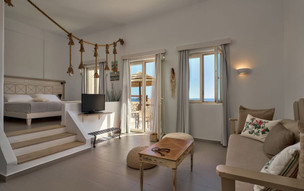 Poolfront open plan suite with sea view