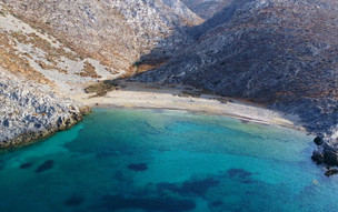 Pláž Panormos Bay