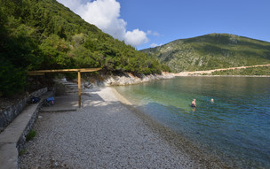Pláž Kourvoulia
