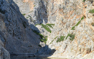 Pláž Lake Kakia Lagada