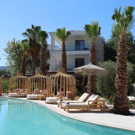 NUSA suites & villas