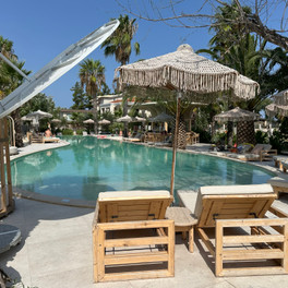 NUSA suites & villas