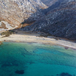 Pláž Panormos Bay