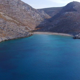Pláž Panormos Bay